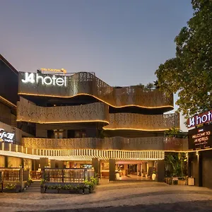 j4-legian-hotel.hotelsseminyak.net/
